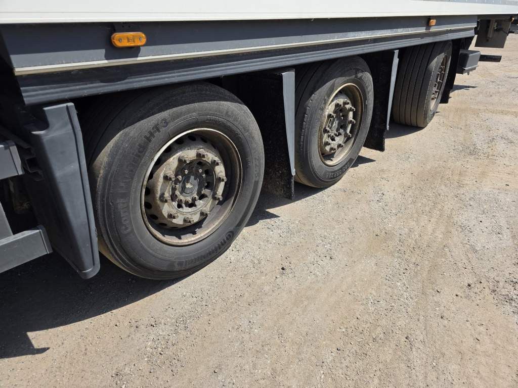 Fahrzeugabbildung Schmitz Cargobull Tiefkühler, 3 Kammern, Lenkachse, Carrier Vector