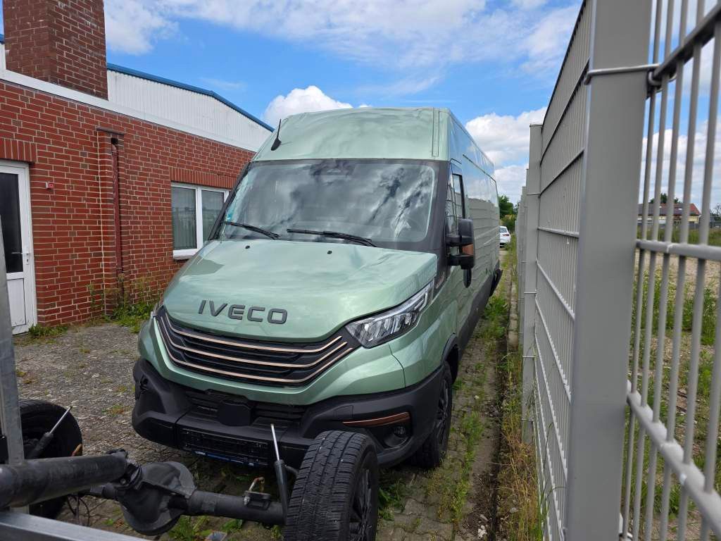 Fahrzeugabbildung Iveco 35S18 Kastenwagen Maxi hoch&lang, Unfall
