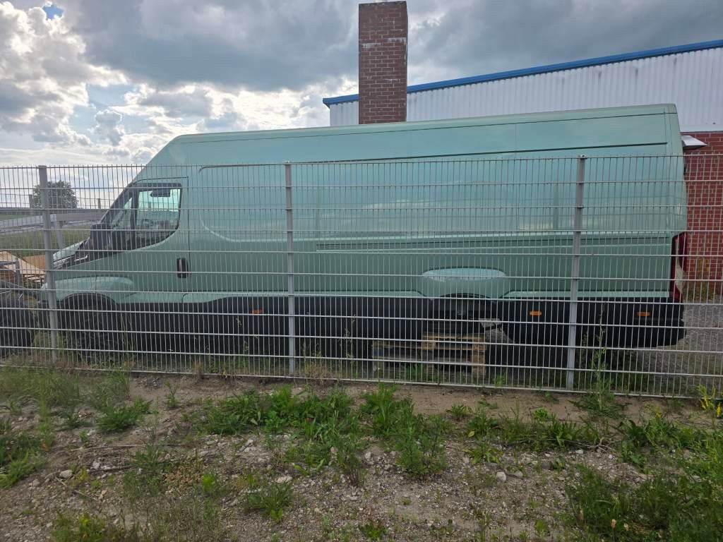 Fahrzeugabbildung Iveco 35S18 Kastenwagen Maxi hoch&lang, Unfall