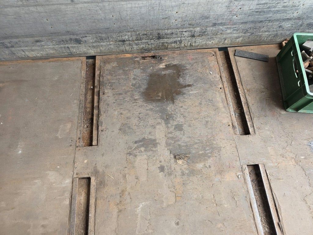Fahrzeugabbildung Schwarzmüller Jumbo mit Bordwänden und Schwanenhals