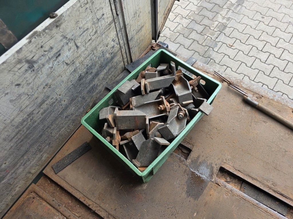 Fahrzeugabbildung Schwarzmüller Jumbo mit Bordwänden und Schwanenhals
