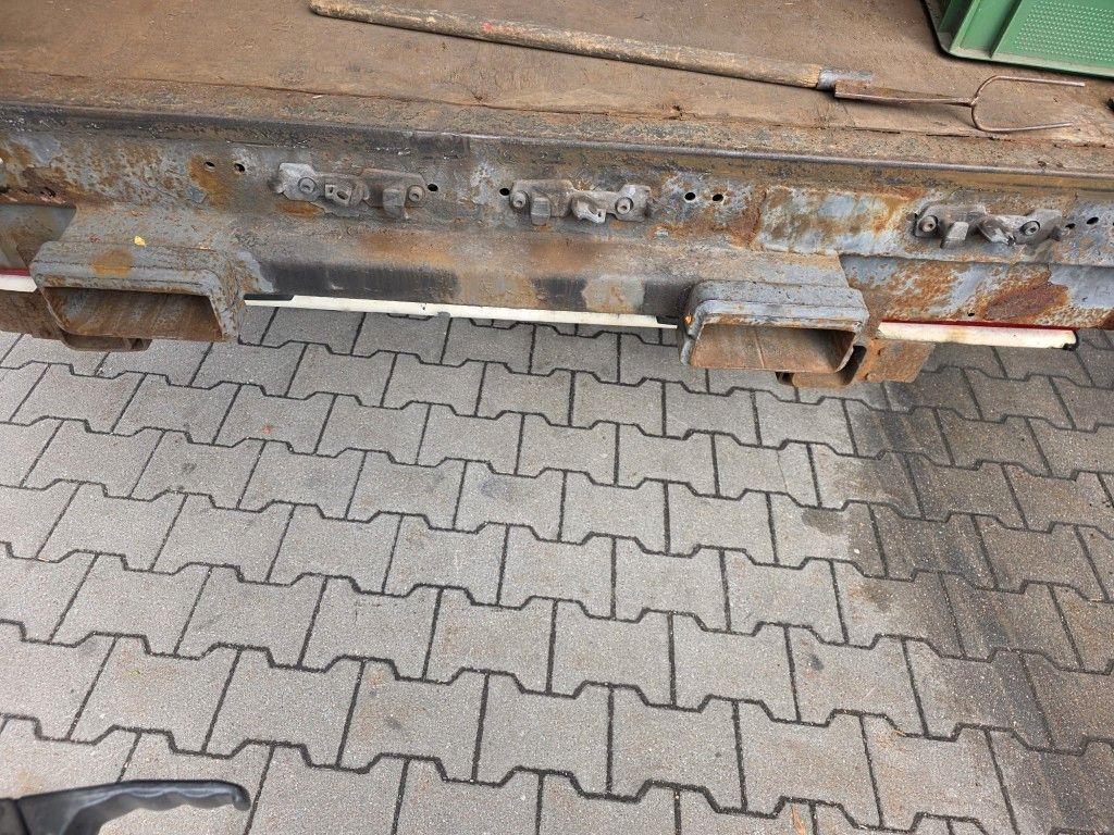Fahrzeugabbildung Schwarzmüller Jumbo mit Bordwänden und Schwanenhals