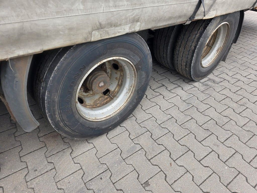 Fahrzeugabbildung Schwarzmüller Jumbo mit Bordwänden und Schwanenhals