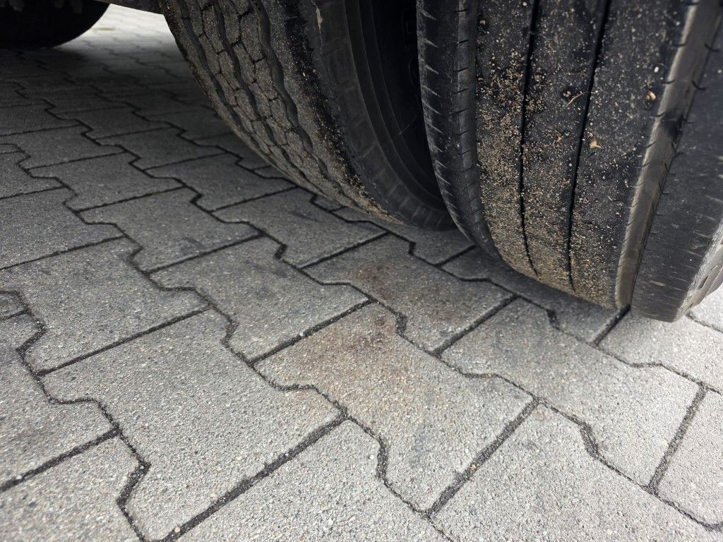 Fahrzeugabbildung Schwarzmüller Jumbo mit Bordwänden und Schwanenhals