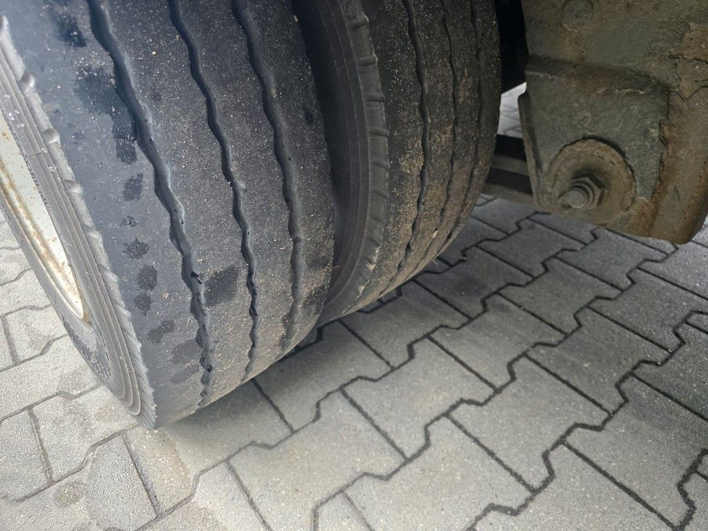 Fahrzeugabbildung Schwarzmüller Jumbo mit Bordwänden und Schwanenhals