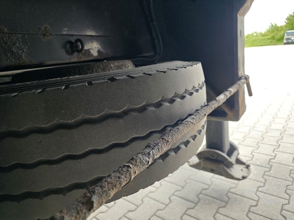 Fahrzeugabbildung Schwarzmüller Jumbo mit Bordwänden und Schwanenhals