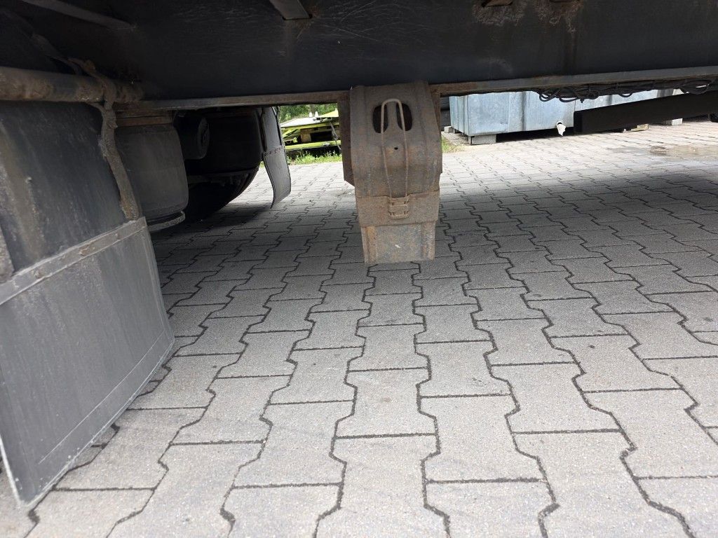 Fahrzeugabbildung Schwarzmüller Jumbo mit Bordwänden und Schwanenhals