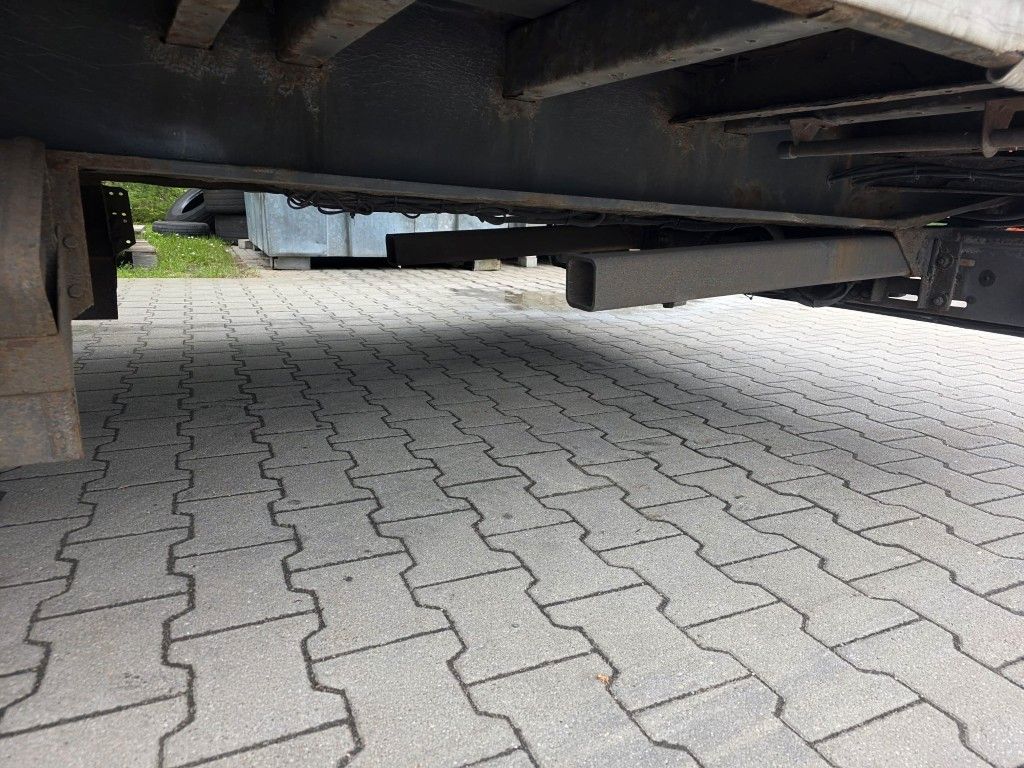 Fahrzeugabbildung Schwarzmüller Jumbo mit Bordwänden und Schwanenhals