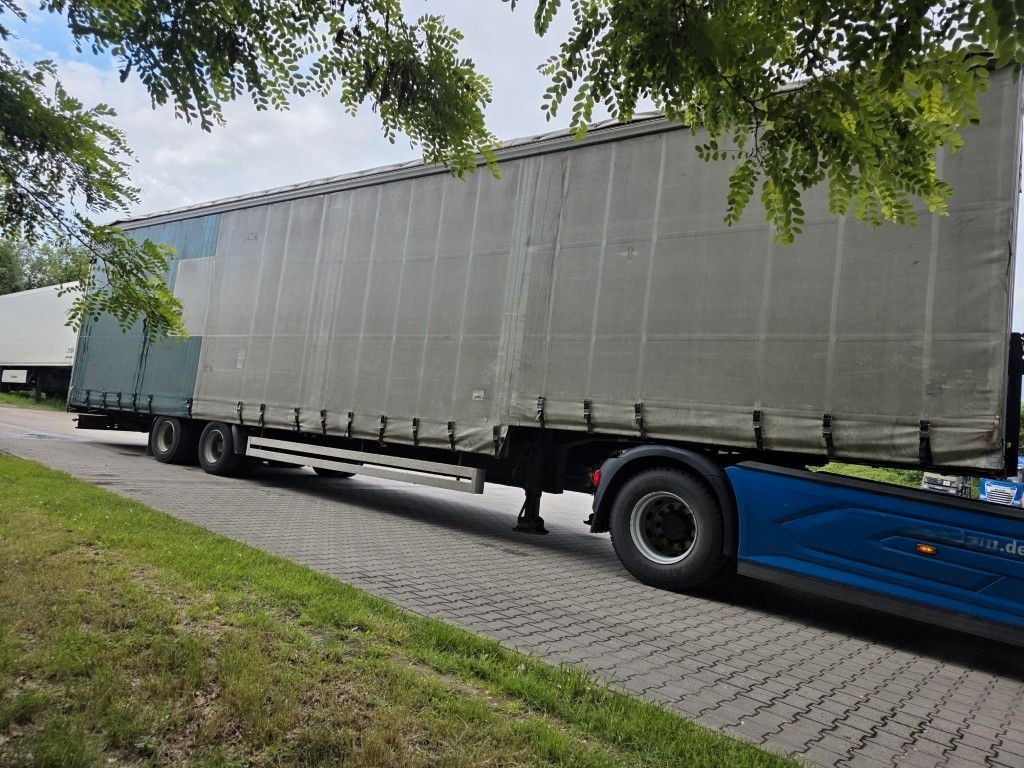 Fahrzeugabbildung Schwarzmüller Jumbo mit Bordwänden und Schwanenhals