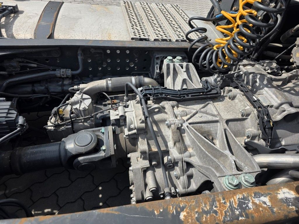 Fahrzeugabbildung Mercedes-Benz 1845 Lowliner, Retarder, 2 Tanks, Hubsattelkuppl