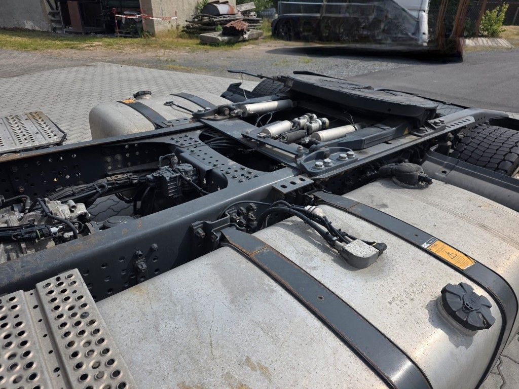 Fahrzeugabbildung Mercedes-Benz 1845 Lowliner, Retarder, 2 Tanks, Hubsattelkuppl