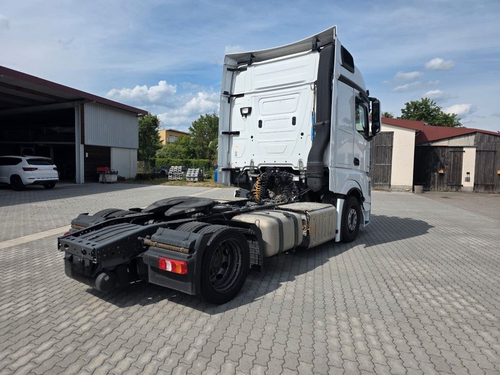 Fahrzeugabbildung Mercedes-Benz 1845 Lowliner, Retarder, 2 Tanks, Hubsattelkuppl