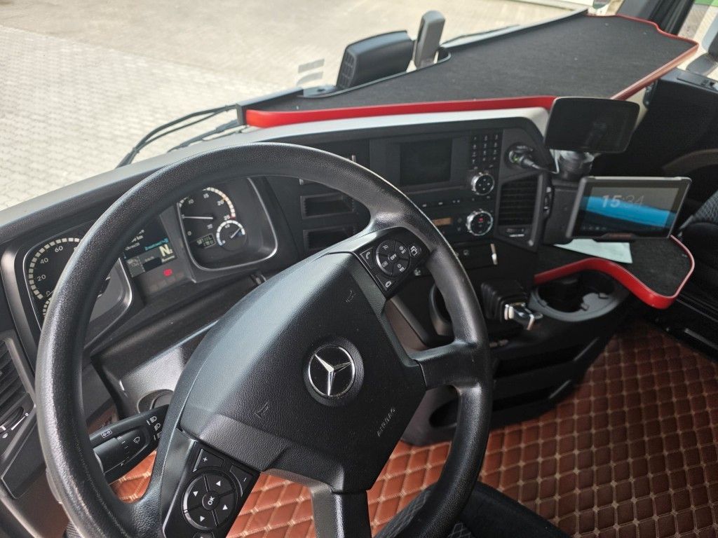 Fahrzeugabbildung Mercedes-Benz 1845 Lowliner, Retarder, 2 Tanks, Hubsattelkuppl
