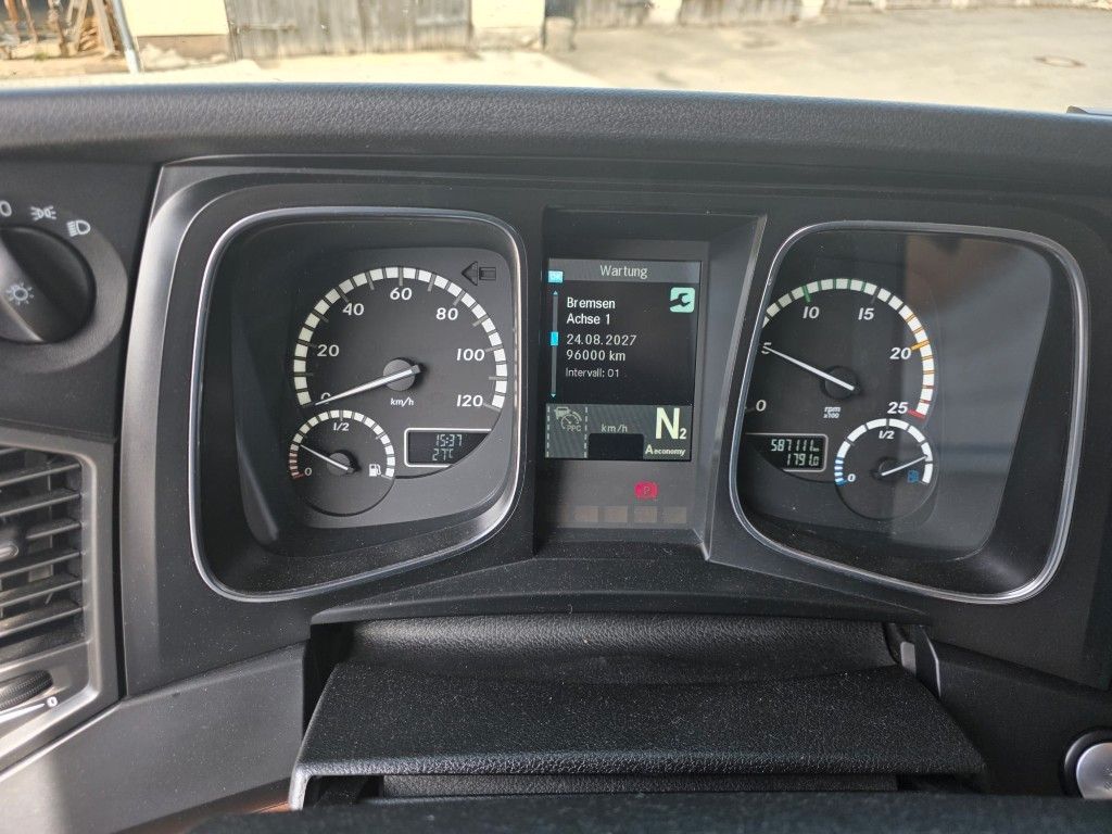 Fahrzeugabbildung Mercedes-Benz 1845 Lowliner, Retarder, 2 Tanks, Hubsattelkuppl