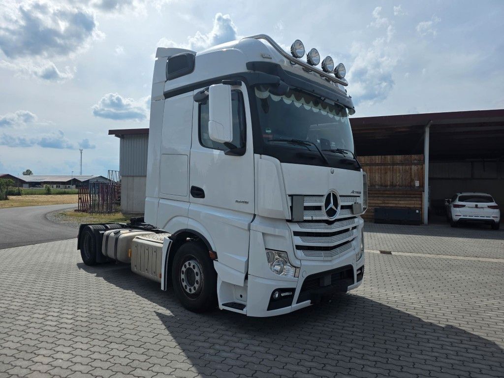 Fahrzeugabbildung Mercedes-Benz 1845 Lowliner, Retarder, 2 Tanks, Hubsattelkuppl