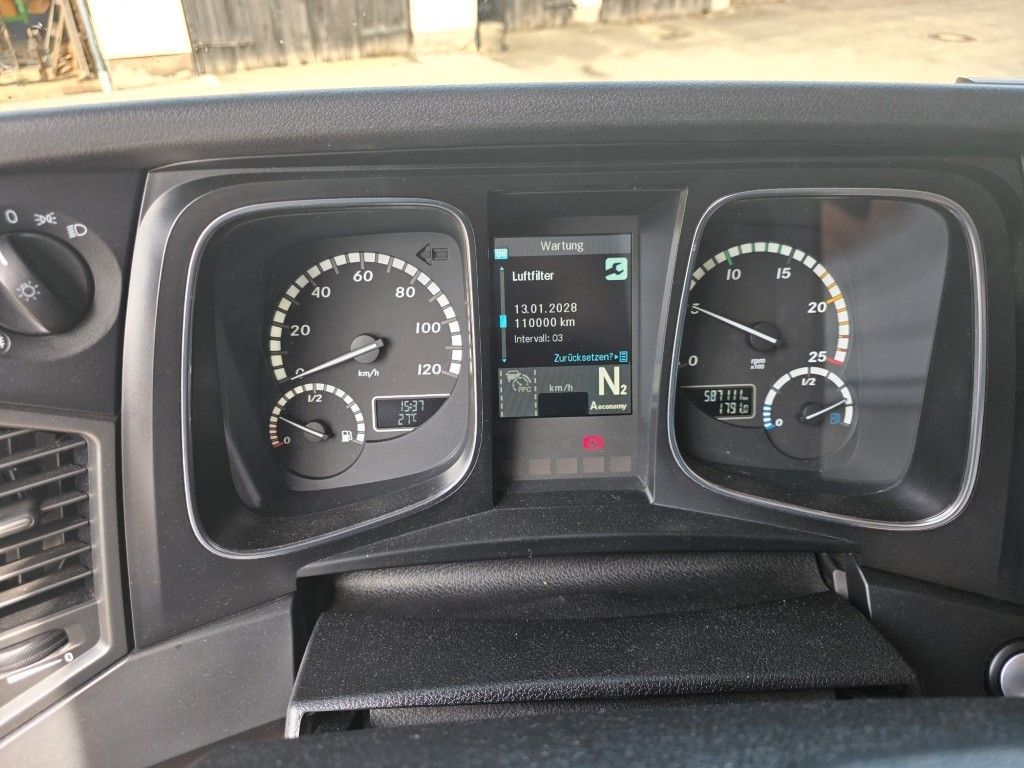 Fahrzeugabbildung Mercedes-Benz 1845 Lowliner, Retarder, 2 Tanks, Hubsattelkuppl