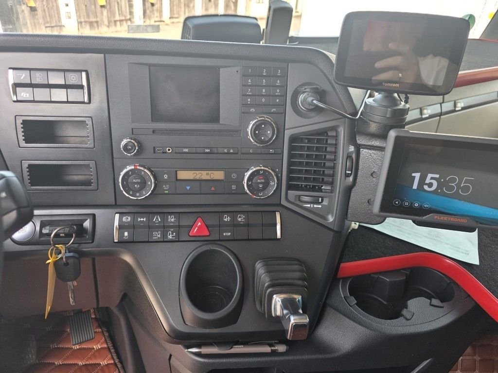 Fahrzeugabbildung Mercedes-Benz 1845 Lowliner, Retarder, 2 Tanks, Hubsattelkuppl