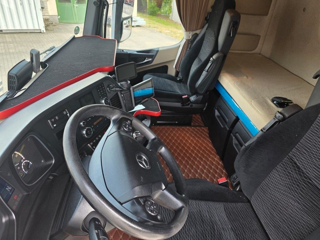 Fahrzeugabbildung Mercedes-Benz 1845 Lowliner, Retarder, 2 Tanks, Hubsattelkuppl