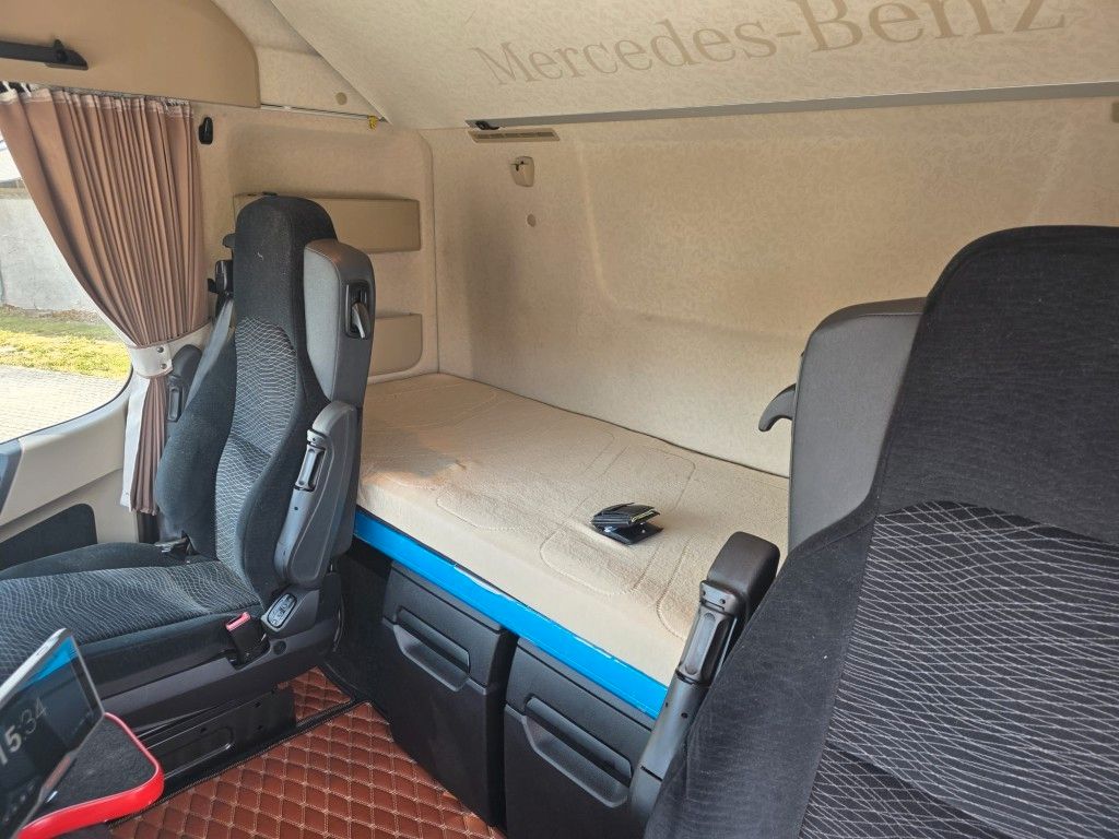 Fahrzeugabbildung Mercedes-Benz 1845 Lowliner, Retarder, 2 Tanks, Hubsattelkuppl