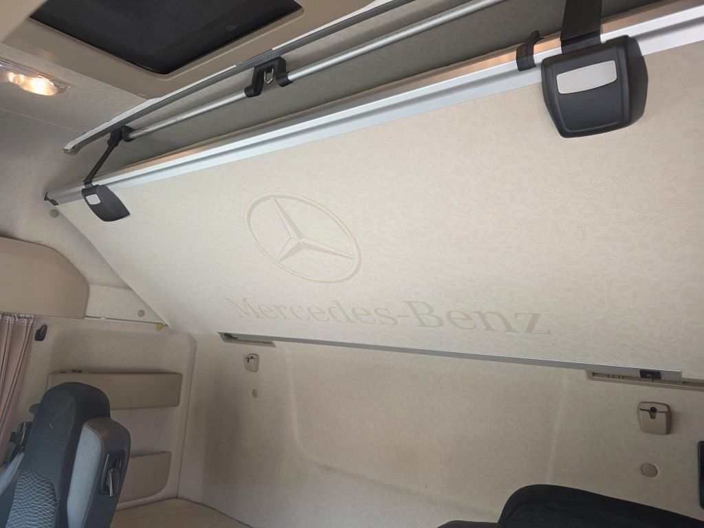 Fahrzeugabbildung Mercedes-Benz 1845 Lowliner, Retarder, 2 Tanks, Hubsattelkuppl