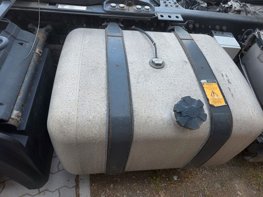 Fahrzeugabbildung Mercedes-Benz 1845 Lowliner, Retarder, 2 Tanks, Hubsattelkuppl