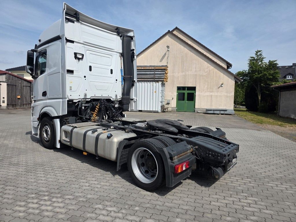 Fahrzeugabbildung Mercedes-Benz 1845 Lowliner, Retarder, 2 Tanks, Hubsattelkuppl