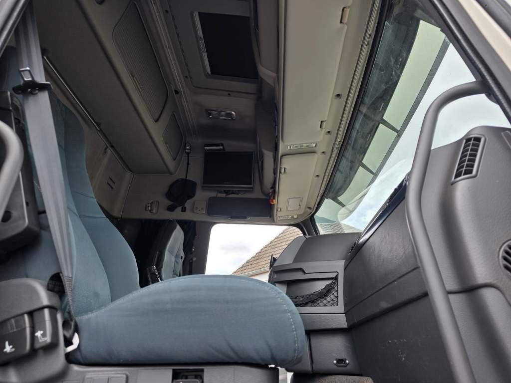 Fahrzeugabbildung Volvo FH 480 Kühler mit Kühlanhänger, LBW+Türen