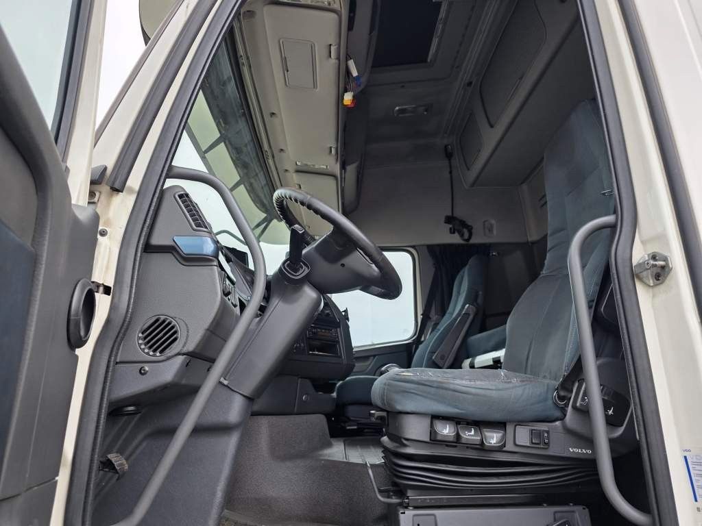 Fahrzeugabbildung Volvo FH 480 Kühler mit Kühlanhänger, LBW+Türen