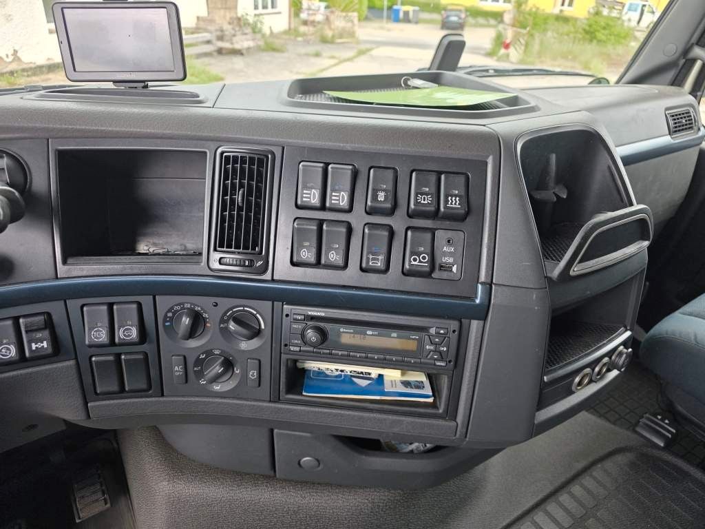 Fahrzeugabbildung Volvo FH 480 Kühler mit Kühlanhänger, LBW+Türen