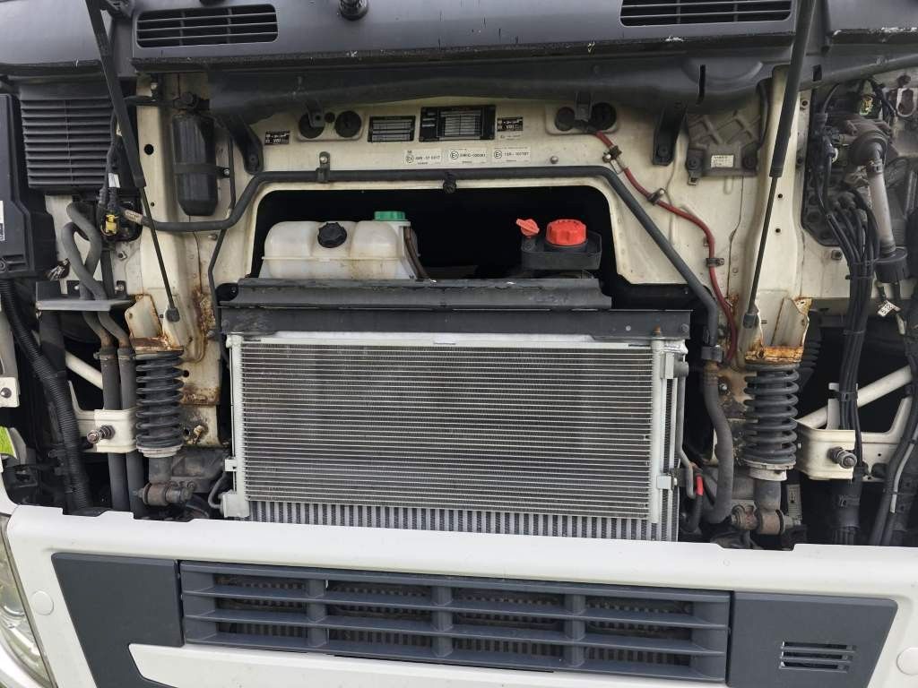 Fahrzeugabbildung Volvo FH 480 Kühler mit Kühlanhänger, LBW+Türen