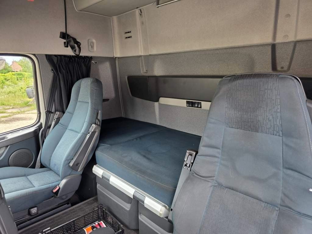 Fahrzeugabbildung Volvo FH 480 Kühler mit Kühlanhänger, LBW+Türen