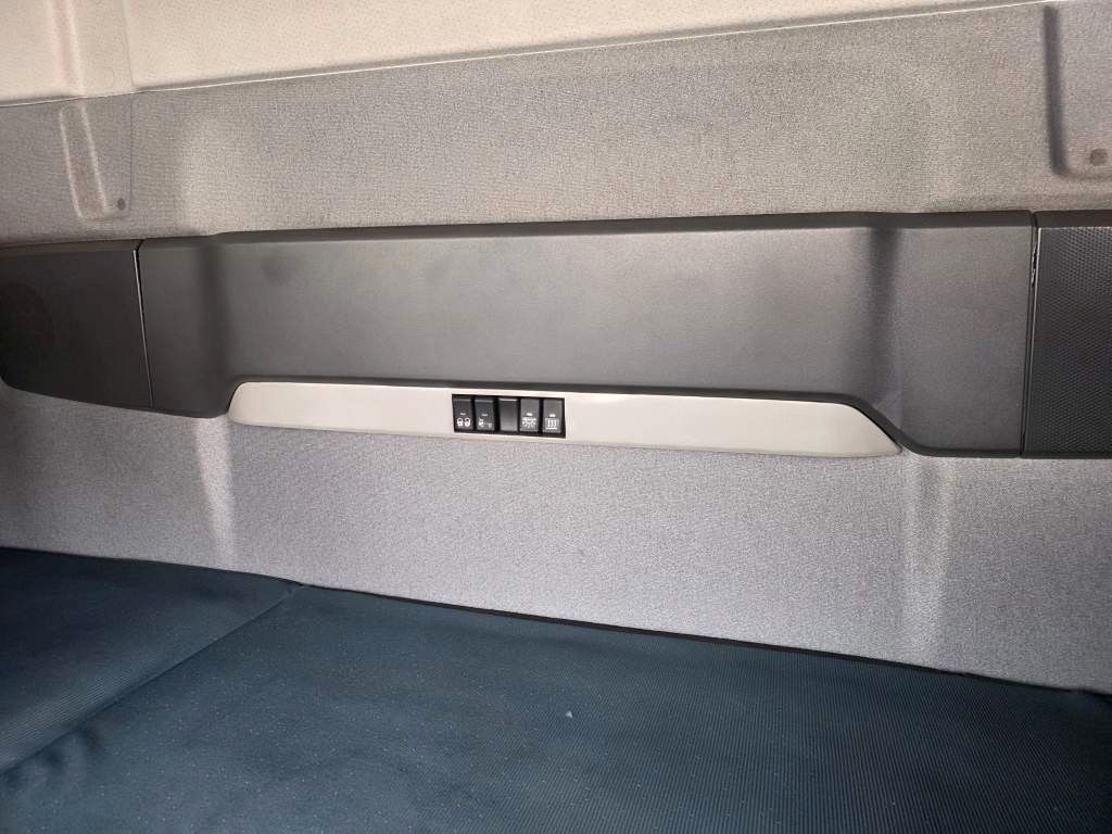 Fahrzeugabbildung Volvo FH 480 Kühler mit Kühlanhänger, LBW+Türen