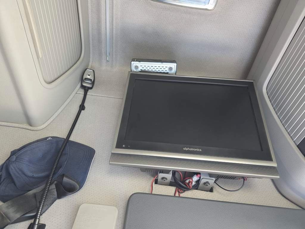 Fahrzeugabbildung Volvo FH 480 Kühler mit Kühlanhänger, LBW+Türen