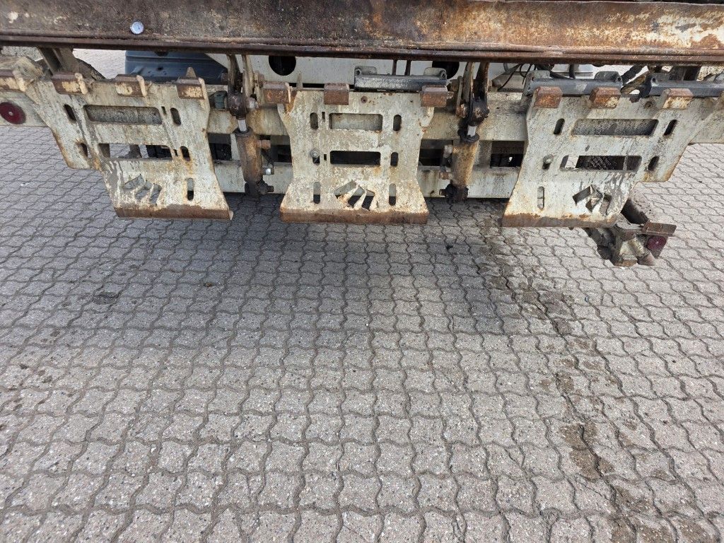 Fahrzeugabbildung Mercedes-Benz 1624 2 KAMMERN, 12 cbm