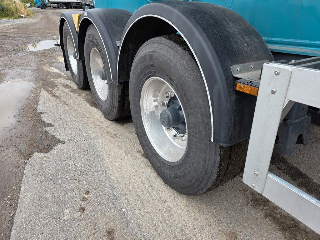 Fahrzeugabbildung Feldbinder 26TL liegendes Euter, 2 x Befüllung, Schwallwand