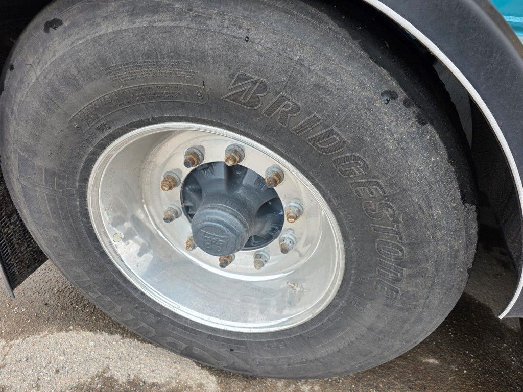 Fahrzeugabbildung Feldbinder 26TL liegendes Euter, 2 x Befüllung, Schwallwand
