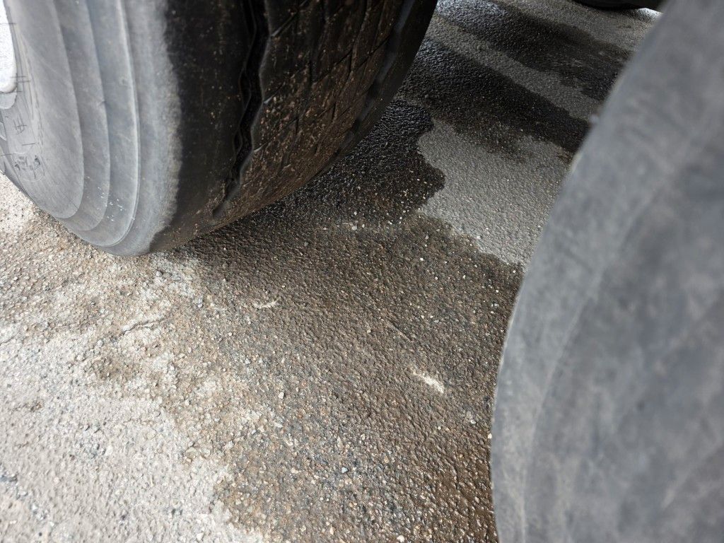 Fahrzeugabbildung Feldbinder 26TL liegendes Euter, 2 x Befüllung, Schwallwand