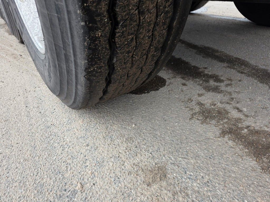 Fahrzeugabbildung Feldbinder 26TL liegendes Euter, 2 x Befüllung, Schwallwand