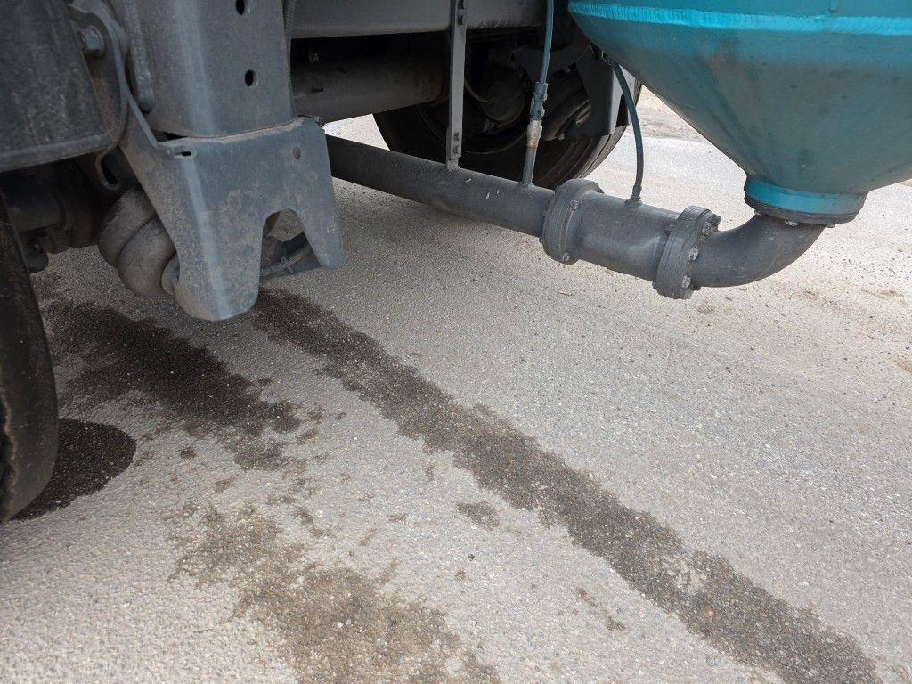Fahrzeugabbildung Feldbinder 26TL liegendes Euter, 2 x Befüllung, Schwallwand