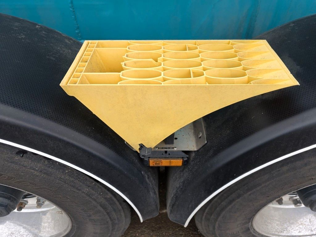 Fahrzeugabbildung Feldbinder 26TL liegendes Euter, 2 x Befüllung, Schwallwand