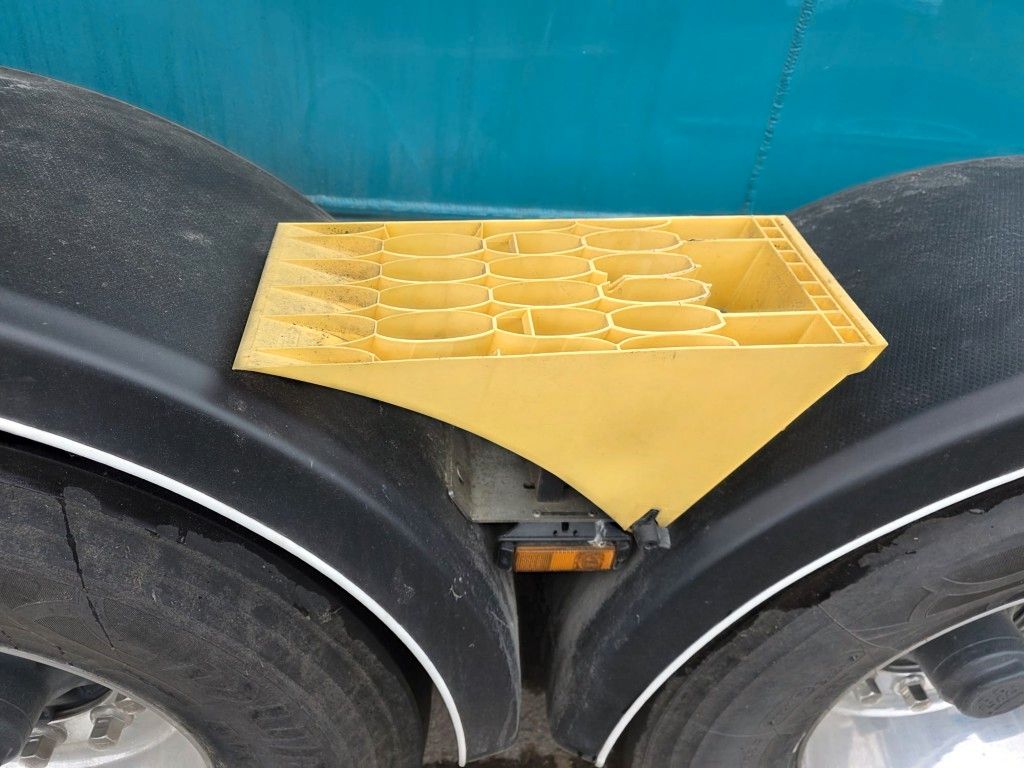 Fahrzeugabbildung Feldbinder 26TL liegendes Euter, 2 x Befüllung, Schwallwand