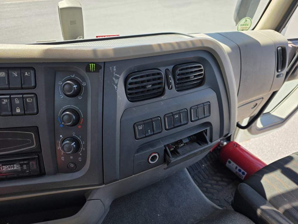 Fahrzeugabbildung DAF LF 320 Absetzer, telesk. Arme + Prtazen