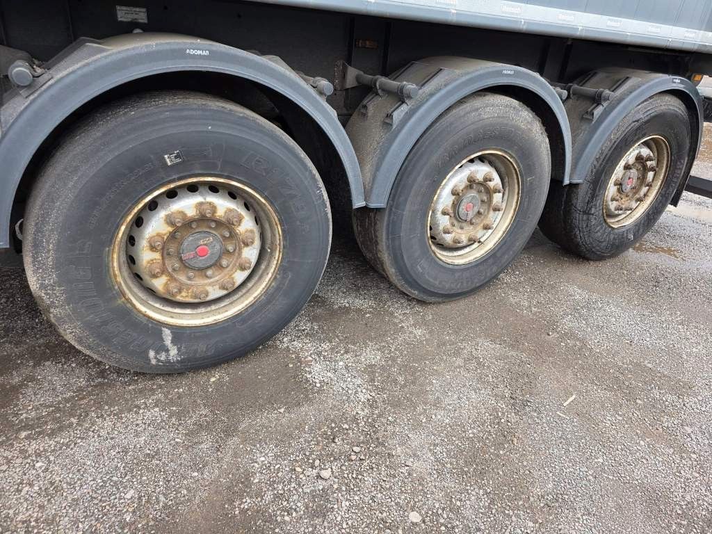 Fahrzeugabbildung Reisch 49 cbm Getreidekipper, SAF Trommel, Lift