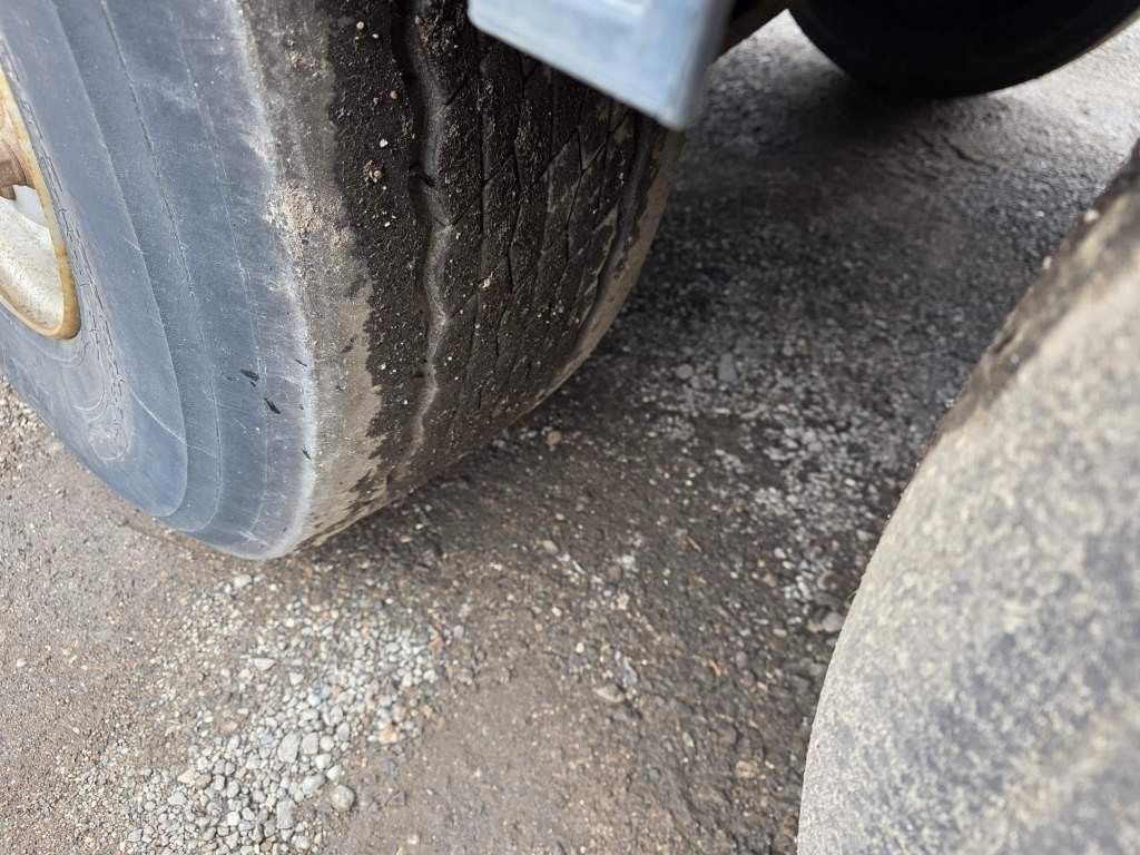 Fahrzeugabbildung Reisch 49 cbm Getreidekipper, SAF Trommel, Lift