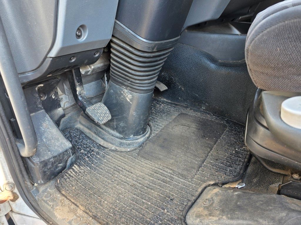 Fahrzeugabbildung Mercedes-Benz 1524 BDF mit Klima, Ladebordwand, 2 x Bett