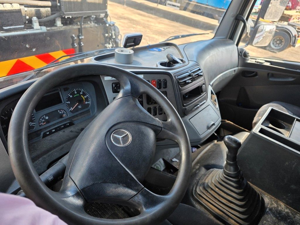 Fahrzeugabbildung Mercedes-Benz 1524 BDF mit Klima, Ladebordwand, 2 x Bett