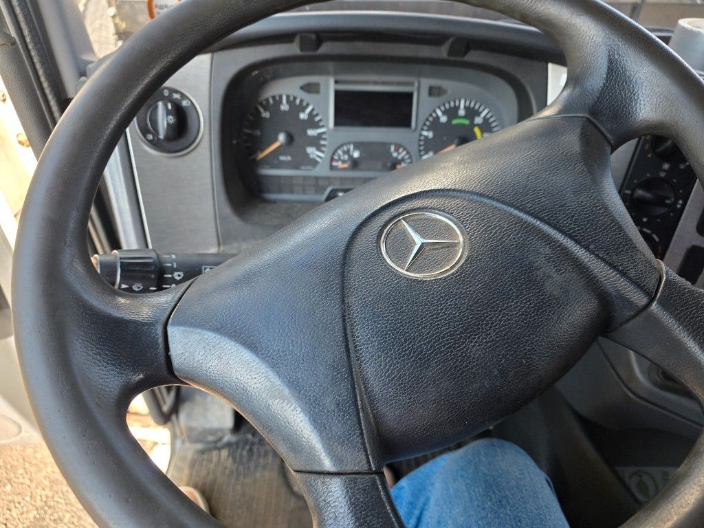 Fahrzeugabbildung Mercedes-Benz 1524 BDF mit Klima, Ladebordwand, 2 x Bett