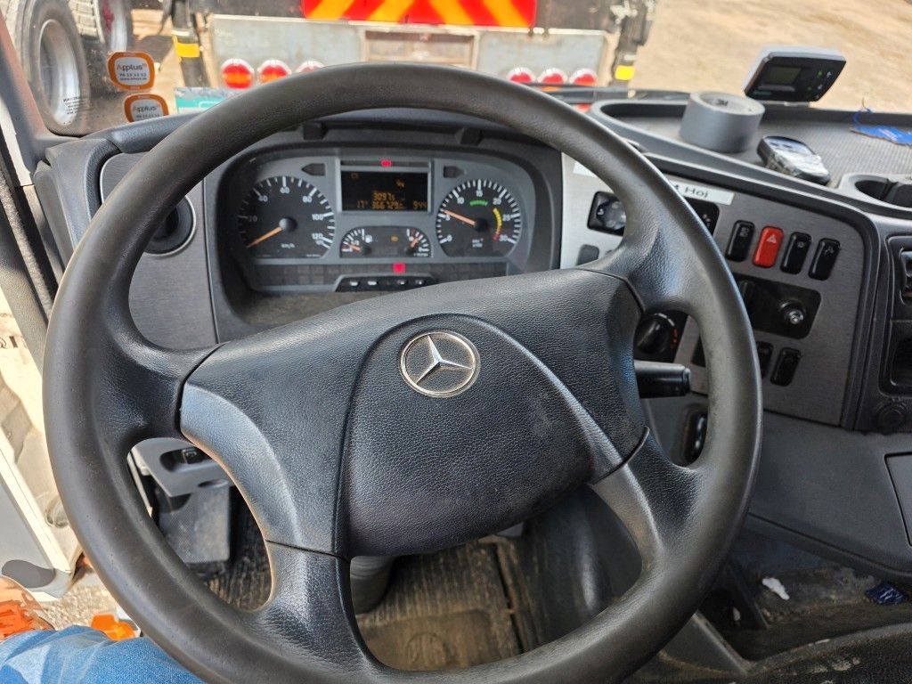 Fahrzeugabbildung Mercedes-Benz 1524 BDF mit Klima, Ladebordwand, 2 x Bett