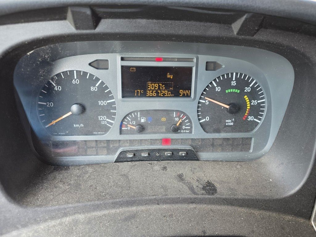 Fahrzeugabbildung Mercedes-Benz 1524 BDF mit Klima, Ladebordwand, 2 x Bett