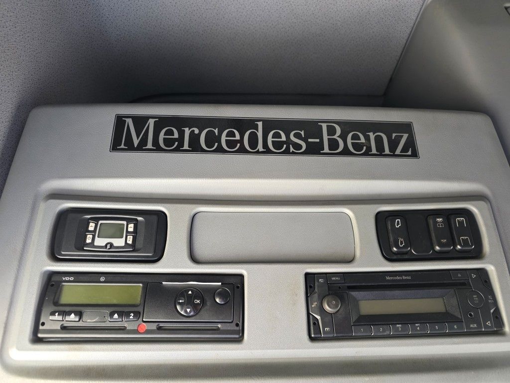 Fahrzeugabbildung Mercedes-Benz 1524 BDF mit Klima, Ladebordwand, 2 x Bett